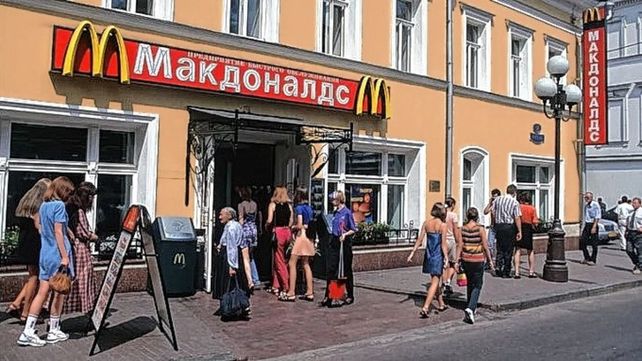 McDonalds cierra temporalmente sus 850 locales en Rusia por la invasión a Ucrania