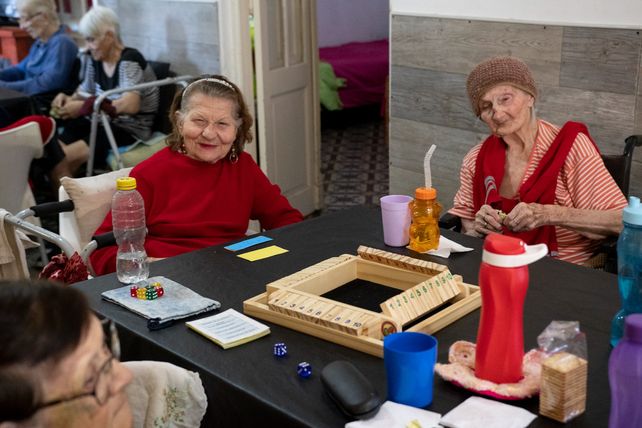 Los talleristas de Mi turno. Club de juegos fueron los encargados de realizar actividades en los residenciales de adultos mayores de Timbúes.