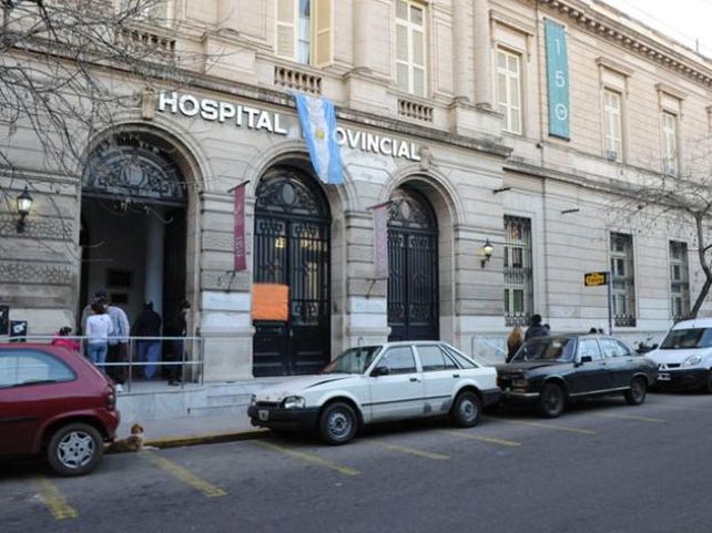 Un joven fue apuñalado en el pecho cuando quiseron robarle la moto en Villa Gobernador Gálvez