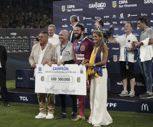 Belloso en el momento de la premiación en Santiago del Estero.
