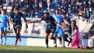 Gimnasia (J) expone la punta en una durísima visita a Temperley