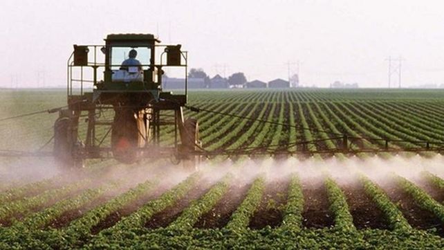contra las Malezas.. Las fumigaciones son parte importante del modelo de agronegocios dominante en países como Argentina.