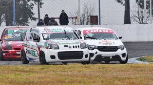 Pese a las condiciones climáticas adversas, se registró un gran espectáculo en el Car Show Santafesino.