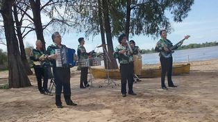 Los Palmeras grabaron en el balneario municipal de Paraná