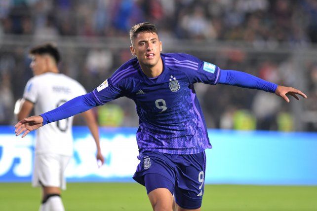 Veliz.&nbsp;El canalla &nbsp;clavó el quinto y es uno de los goleadores del torneo