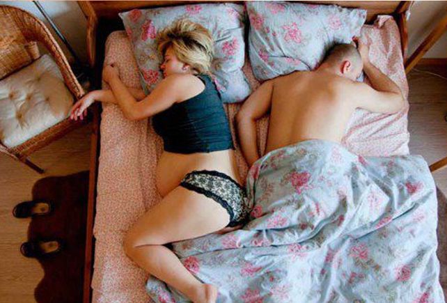 Fotografió a todas sus amigas embarazadas mientras dormían
