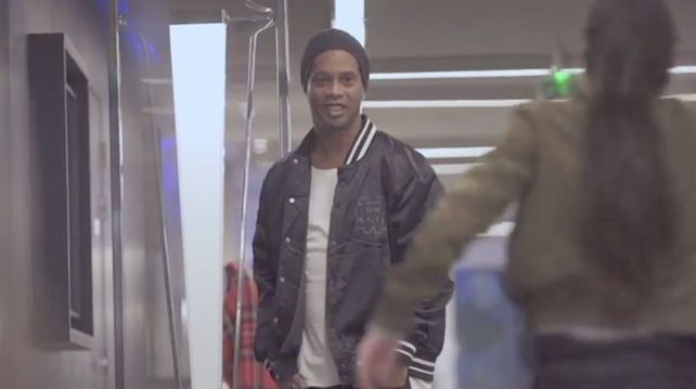 La famosa chica freestyler quería tirarle un caño a Ronaldinho... ¡y lo logró!