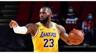 LeBron James hizo 48 puntos en el triunfo de Lakers ante Houston