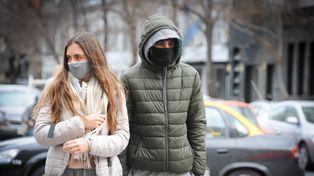 A cuidarse. Los expertos recomiendan seguir usando barbijo y lavarse las manos en forma frecuente.&nbsp;