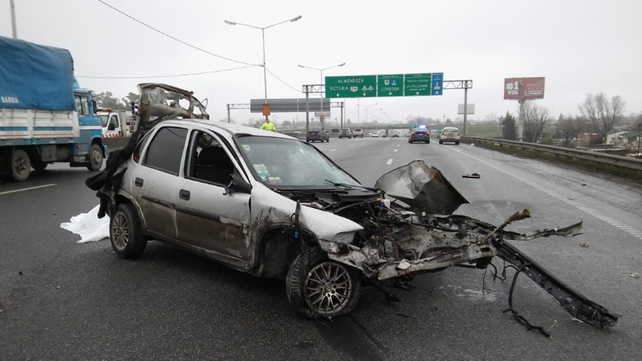 Dos muertos por el vuelco de un auto en Circunvalación