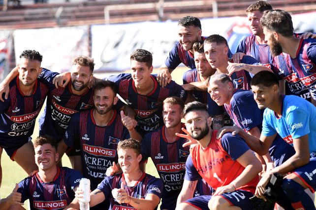 Festejo en el final. El charrúa le ganó a Victoriano Arenas y ya se puso a pensar en Sportivo Italiano, rival en el reducido.