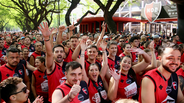 Los hinchas de Newells participaron en el maratón del club