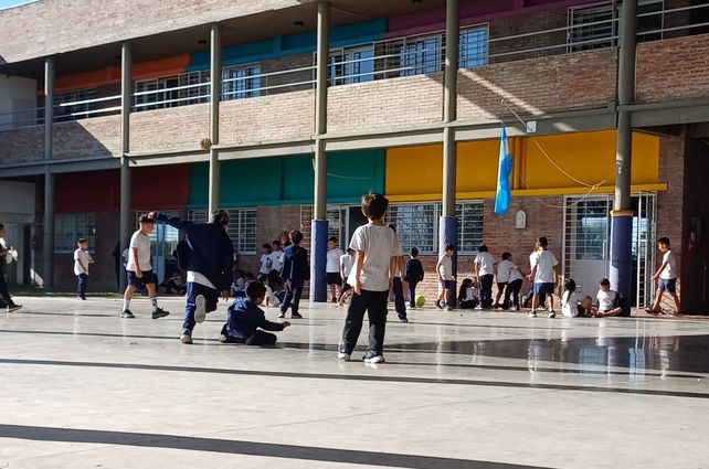 Como es el colegio Tesla: la escuela sostenida por una fundación que tiene como embajadora a Antonela Rocuzzo