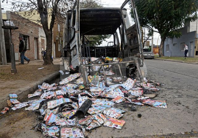 Así quedó la camioneta incendiada./ Mauricio Centurión.
