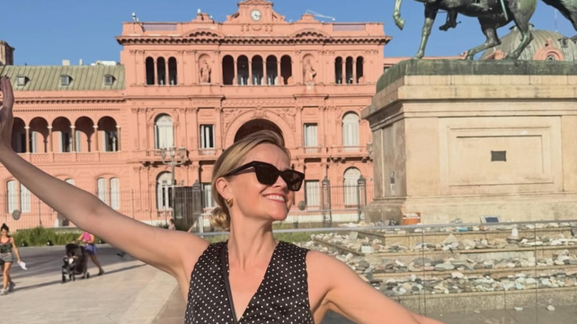 La actriz Reese Witherspoon eligió Buenos Aires para una escapada cultural y gourmet que coincidió con su cumpleaños número 50