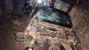 Camioneta desguazada en barrio San José.