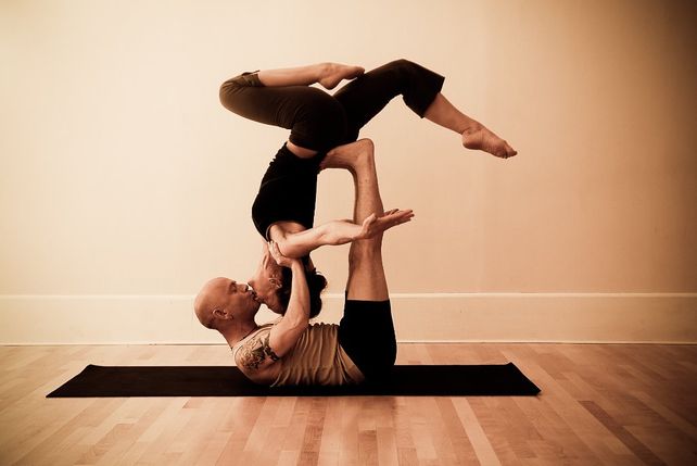 Los 7 beneficios de practicar Acroyoga