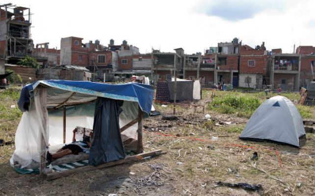 Tierras tomadas. Ocupantes del predio del barrio de Villa Lugano.