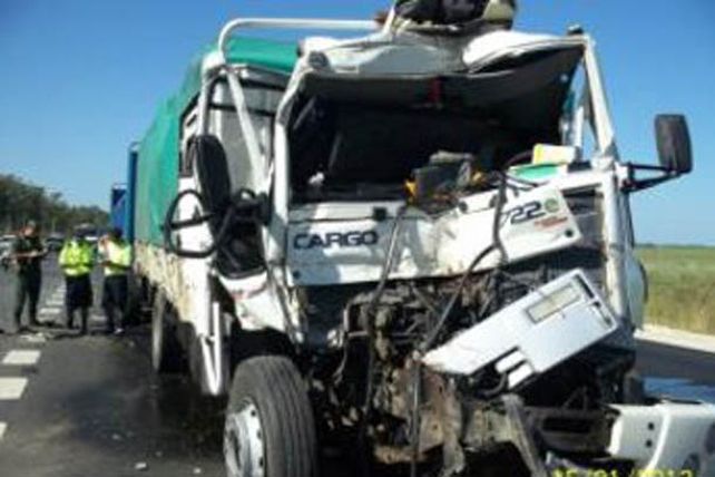 Choque entre dos camiones en la ruta nacional 14