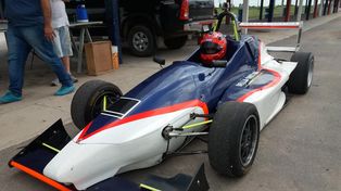 &Ntilde;aku Arr&iacute;as viene de salir campe&oacute;n en el karting y de correr en la F&oacute;rmula Entrerriana.