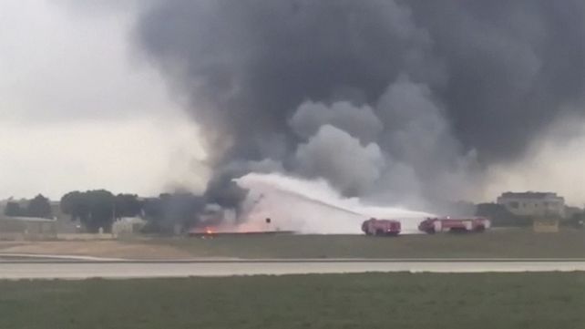 Cinco muertos tras estrellarse y prenderse fuego un avión en Malta