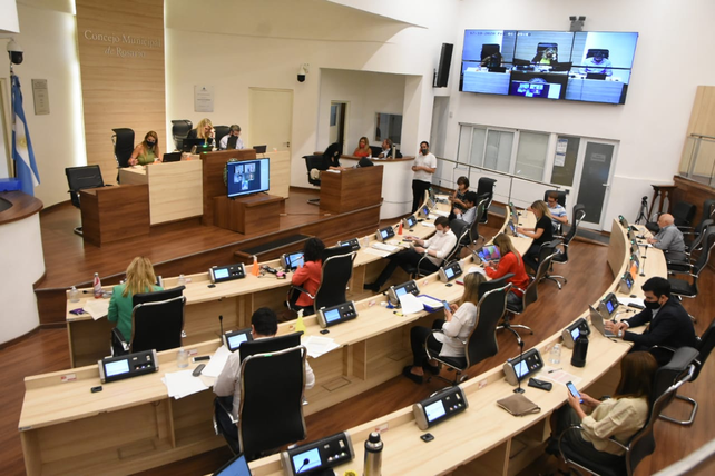 Los concejales seguían debatiendo esta mañana en el Palacio Vasallo
