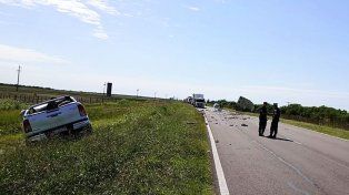 En el siniestro fatal murieron tres personas. Ocurrió el domingo en la ruta 127, a la altura de El Pingo. El camionero estuvo demorado
