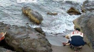 Deslizan que la foto del niño sirio muerto en la playa fue una escena montada