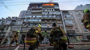 Al menos dos muertos y 16 heridos por ataque ruso en Kiev.
