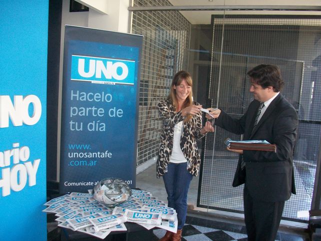 UNO Santo Tomé sorteó un TV de 42 para sus lectores