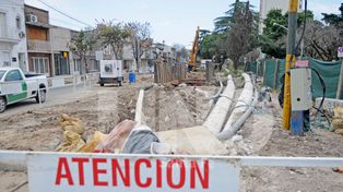 En 15 días habilitarían por completo el tránsito en la zona del socavón de Urquiza
