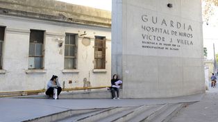 El Hospital Víctor J. Vilela, donde está internado el chico que recibió un disparo mientras manipulaba el arma de su papá.&nbsp;