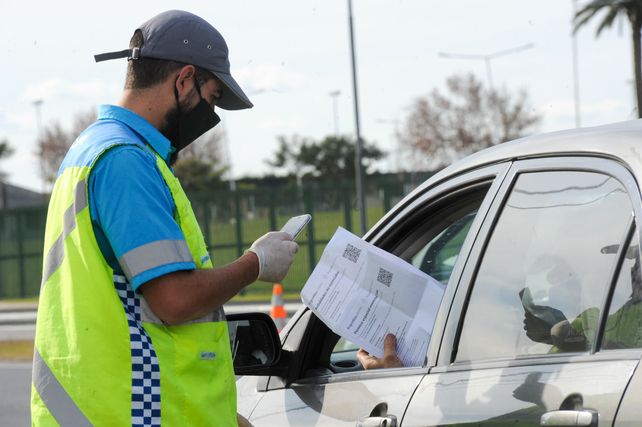 Comienzan a exigir el hisopado negativo en las rutas santafesinas y el uso obligatorio de barbijo