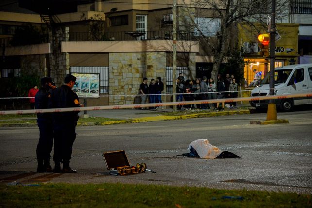 La policía trabajando en el lugar del accidente.&nbsp; 