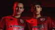Fuego leproso: Newells presentó su tercera camiseta con una llamativa combinación