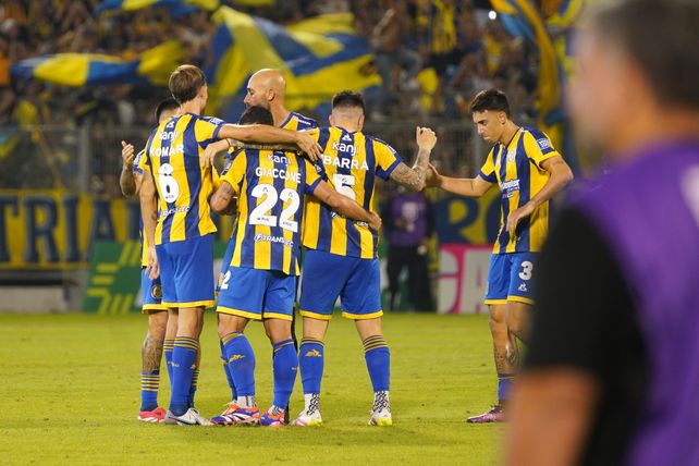 photoLos jugadores de Central tuvieron su festejo después del partido ante el Rojo.