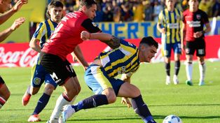 Armando Méndez y Luca Martínez Dupuy en el último clásico. Central y Newells aún no se reforzaron para el 2024.