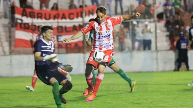Otra derrota del Decano ante un rival directo