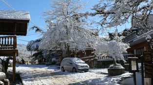 Camioneros y turistas varados en Córdoba por la nieve y el hielo