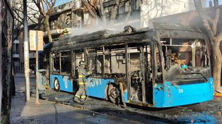 Así quedó el interno 28 de la línea K tras el incendio.