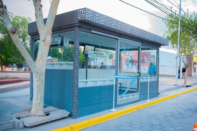 Qué ciudad argentina inauguró una parada de colectivo con aire acondicionado
