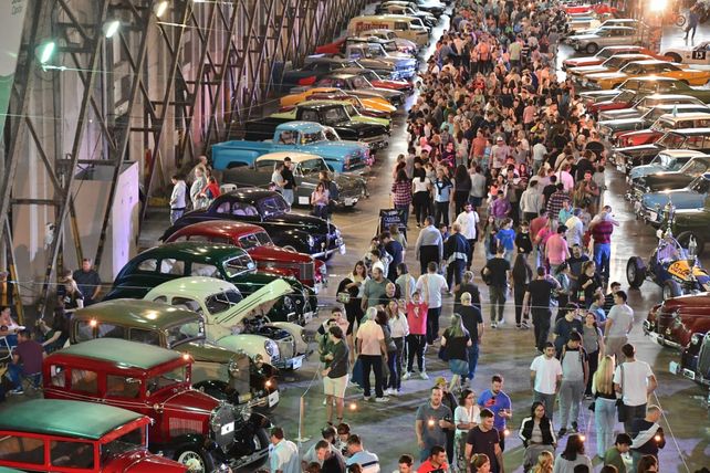 Se realizó la segunda muestra de autos y motos clásicos y antiguos en la Estación Belgrano en Santa Fe