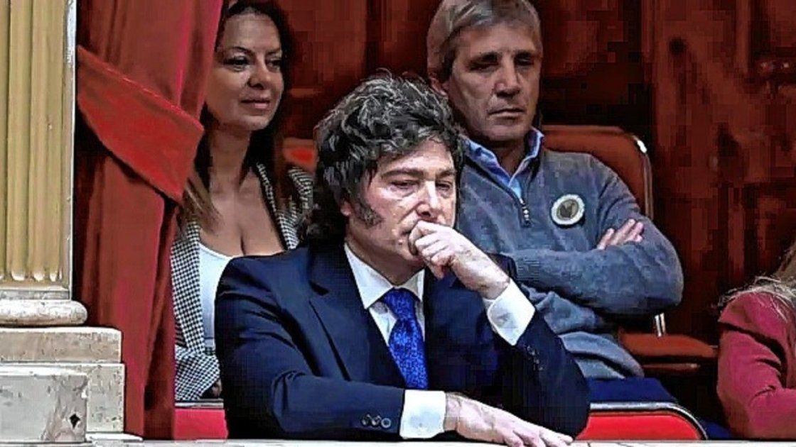 Javier Milei estalló en el Congreso: Los corruptos son ustedes y apuntó contra periodistas. Javier Milei estalló en el Congreso: Los corruptos son ustedes y apuntó contra periodistas.