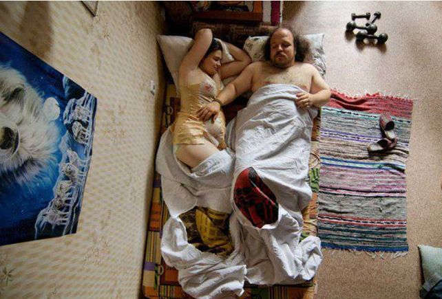 Fotografió a todas sus amigas embarazadas mientras dormían