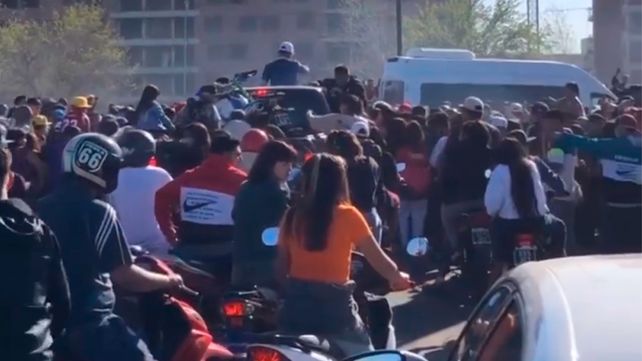Una convocatoria por redes atrajo a miles de motos que derivó en un operativo para dispersarla