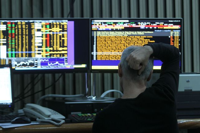El S&P Merval en pesos se hundió 13