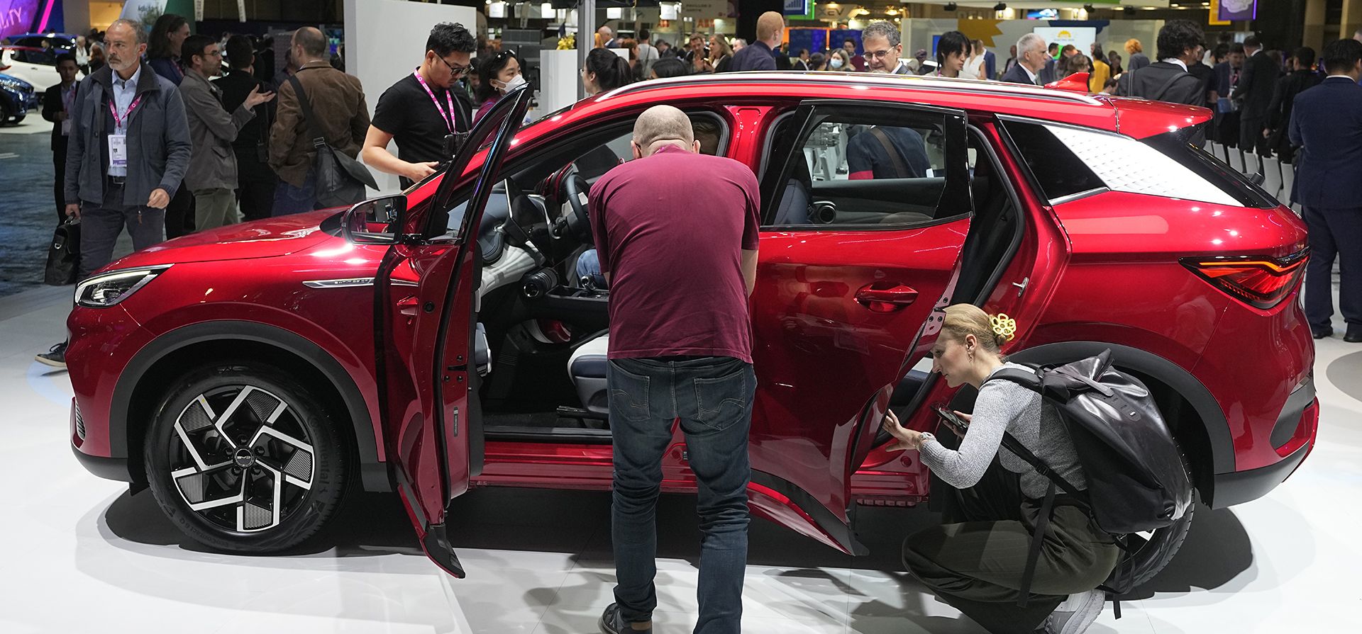 Automóvil eléctrico Atto 3 de BYD en el Salón del automóvil de París el lunes 17 de octubre de 2022 en París. 