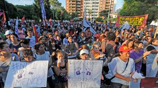 En una plaza llena, se escuchó otra vez el pedido de basta de violencia