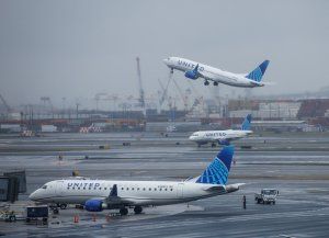 Un avión regresó a EEUU por un dispositivo bluetooth renombrado como bomba