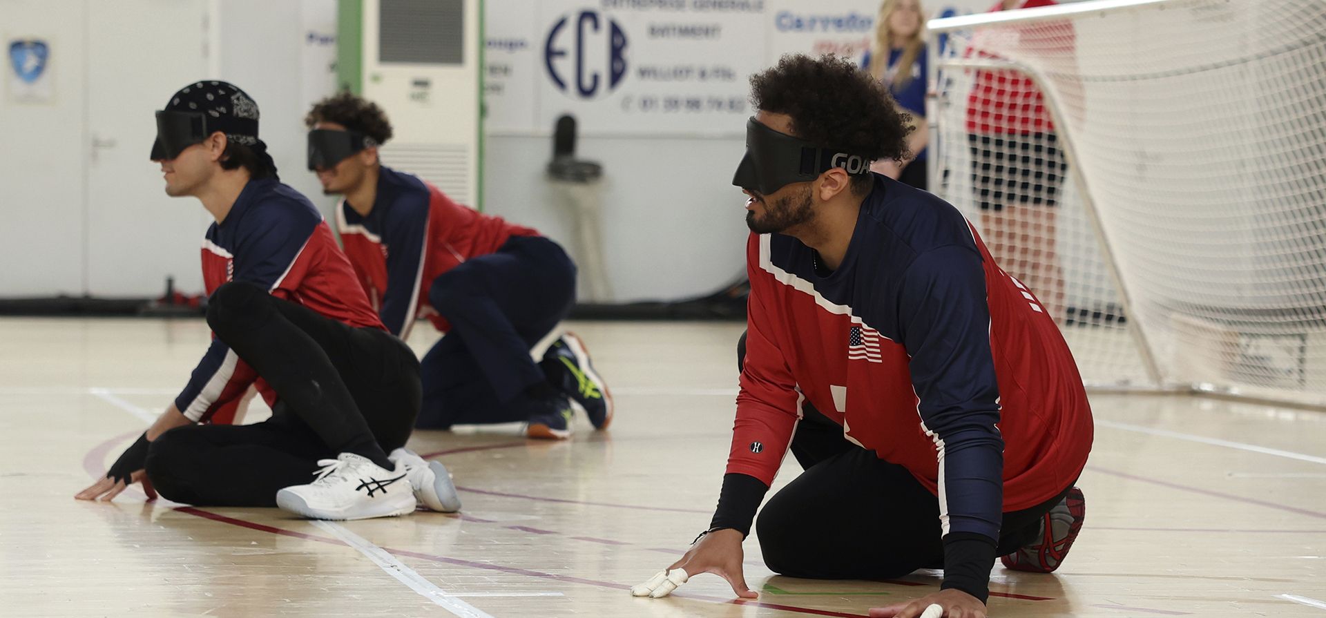 Atletas estadounidenses de goalball entrenan su formación defensiva en una práctica de goalball en el Centro de Alto Rendimiento de Estados Unidos durante los Juegos Paralímpicos de París el miércoles 28 de agosto de 2024. (Foto AP/Avni Trivedi) Atletas estadounidenses de goalball entrenan su formación defensiva en una práctica de goalball en el Centro de Alto Rendimiento de Estados Unidos durante los Juegos Paralímpicos de París el miércoles 28 de agosto de 2024. (Foto AP/Avni Trivedi)